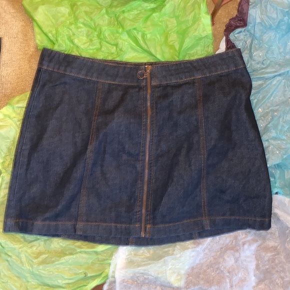 Womens dark denim skirt - Picture 3 of 6